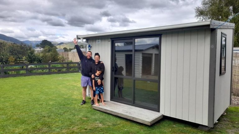 Large RoomMate Cabin to rent NZ